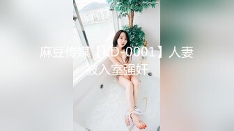 邪恶的房东暗藏摄像头偷拍刚刮过B毛的少妇洗澡